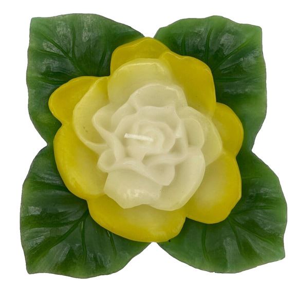 Large 6.5" Yellow and White Flower Lightly Scented Candle ONLY -NEW - Picture 1 of 9